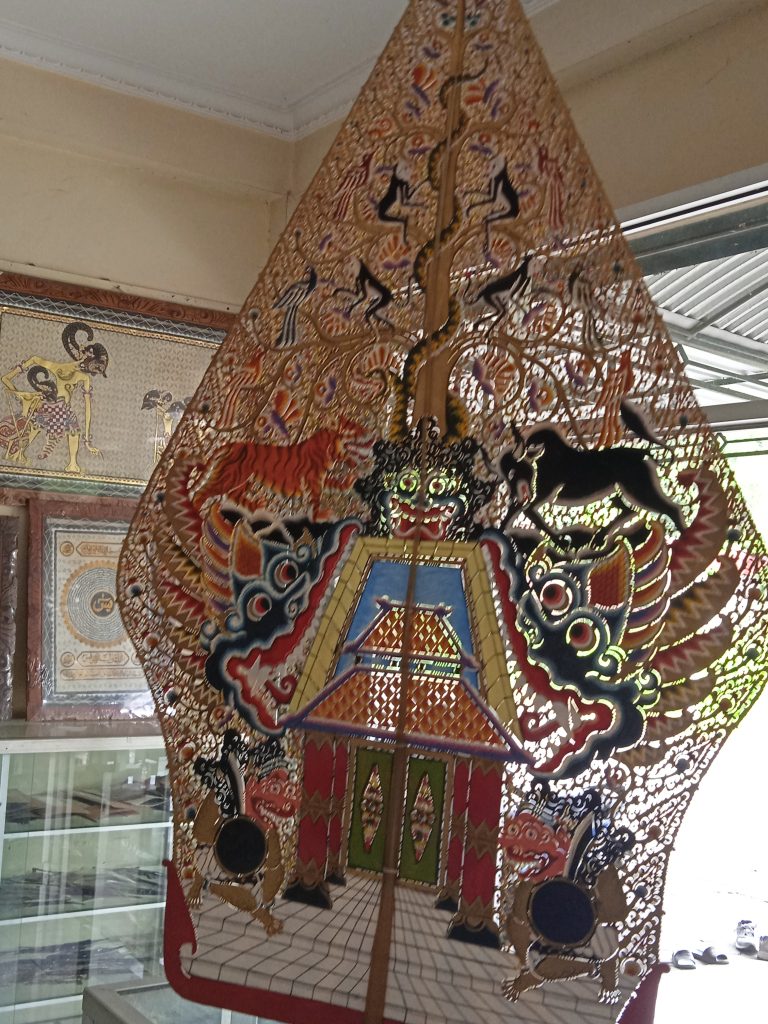 Wayang Gunungan